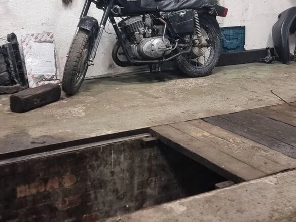 1985 AJP PR7, зелёный, 25000 рублей