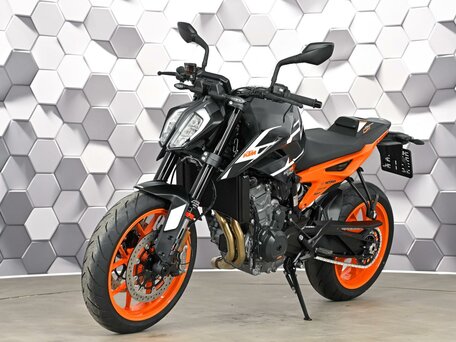 2023 KTM 890 Duke GP, чёрный, 899000 рублей, вид 2