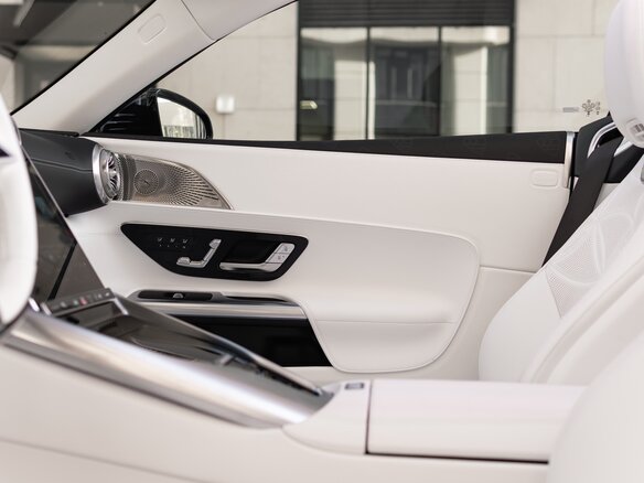 2026 Mercedes-Benz Maybach SL SL 680, пурпурный, 33990000 рублей - вид 24