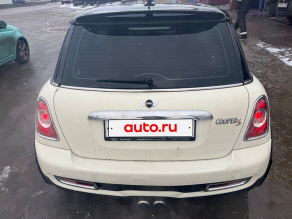 2012 Mini Hatch Cooper S II (R56) Рестайлинг, белый, 1300000 рублей - вид 1