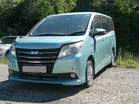 Toyota Noah III (R80)