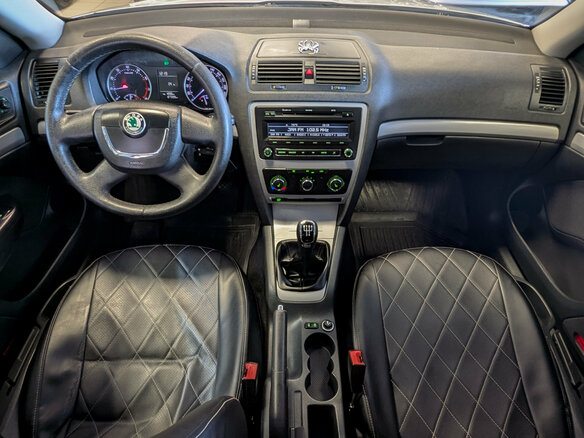 2012 Skoda Octavia II (A5) Рестайлинг, серый, 609900 рублей - вид 9