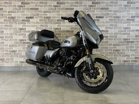 2023 Harley-Davidson CVO Street Glide, серебристый, 3850000 рублей, вид 2