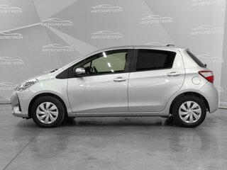 2019 Toyota Vitz III (XP130) Рестайлинг 2, серебристый, 955000 рублей, вид 2