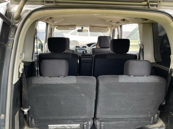 2011 Nissan Serena IV (C26), серый, 1350000 рублей - вид 5