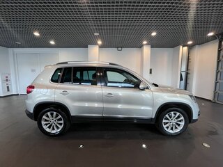 2012 Volkswagen Tiguan I Рестайлинг, серебристый, 1100000 рублей, вид 2