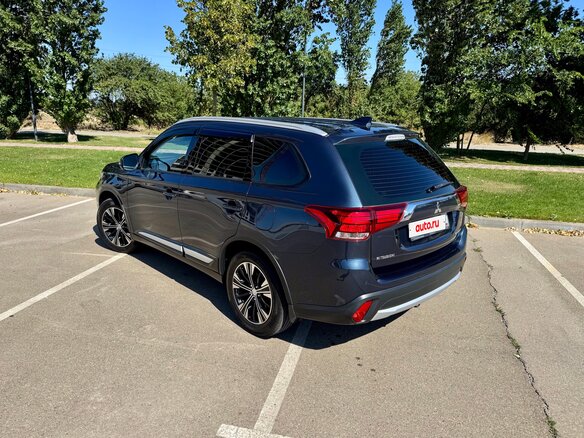 2018 Mitsubishi Outlander III Рестайлинг 3, синий, 1890000 рублей - вид 7