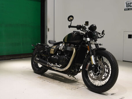 2025 Triumph Bonneville Bobber, чёрный, 1700000 рублей, вид 3