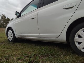 2001 Toyota Platz, белый, 350000 рублей, вид 3