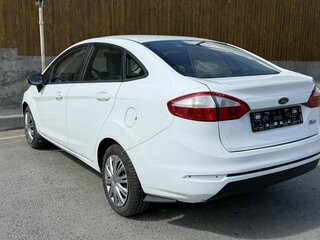 2015 Ford Fiesta Mk6 Рестайлинг, белый, 700000 рублей, вид 4