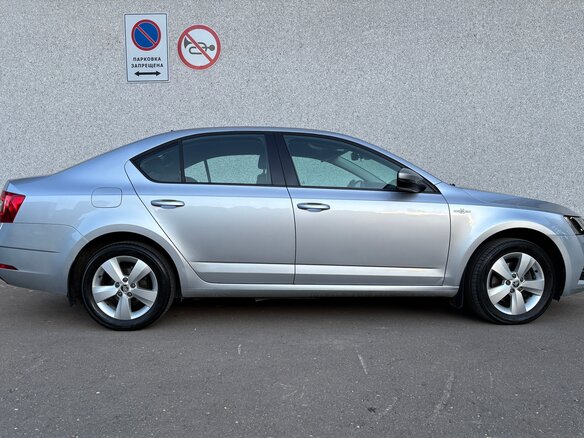 2018 Skoda Octavia III (A7) Рестайлинг, серебристый, 1670000 рублей - вид 6