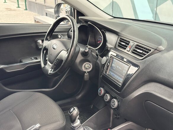 2015 Kia Rio III Рестайлинг, белый - вид 12