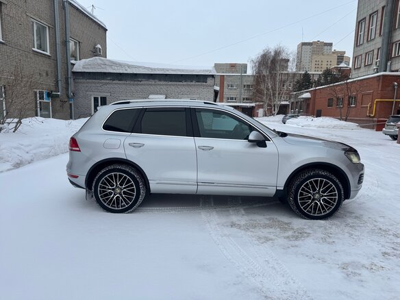 2011 Volkswagen Touareg II, серебристый, 2000000 рублей - вид 5