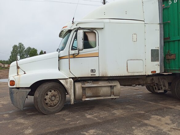 2000 Freightliner FLC, белый, 600000 рублей - вид 1