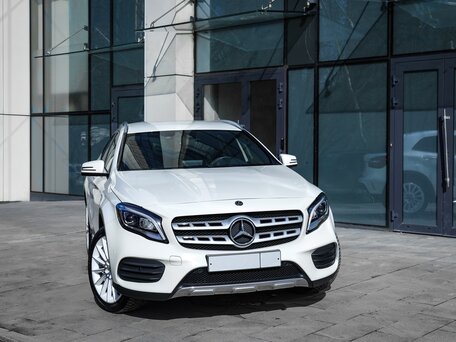 2017 Mercedes-Benz GLA 250 I (X156) Рестайлинг, белый, 2360000 рублей, вид 2