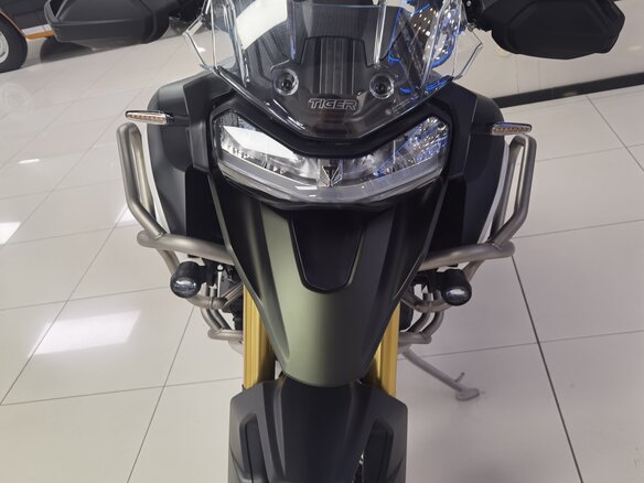 2023 Triumph Tiger 1200, зелёный, 1950000 рублей - вид 2