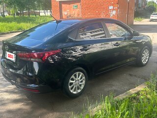 2021 Hyundai Solaris II Рестайлинг, чёрный, 1580000 рублей, вид 2
