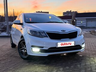 2017 Kia Rio III Рестайлинг, белый, 975000 рублей, вид 3
