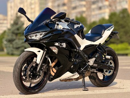 2021 Kawasaki Ninja 650, чёрный, 900000 рублей, вид 3