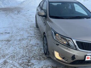 2014 Kia Rio 6-speed III, бежевый, 900000 рублей, вид 3