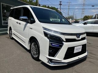 2020 Toyota Voxy III (R80) Рестайлинг, белый, 1533017 рублей, вид 3
