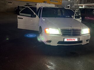 1997 Mercedes-Benz C-Класс 240 I (W202) Рестайлинг, белый, 700000 рублей, вид 3