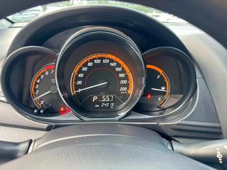 2022 Toyota Yaris L XP150 Рестайлинг, белый, 1200000 рублей, вид 4