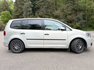 2010 Volkswagen Touran I Рестайлинг 2, серебристый, 780000 рублей, вид 4