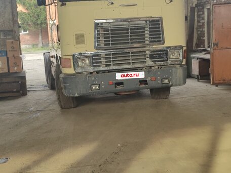 1998 International 9000 Series, жёлтый, 905000 рублей, вид 1