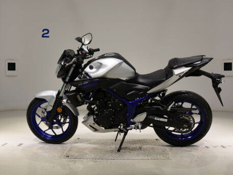 2016 Yamaha MT-03, серебристый, 330000 рублей, вид 3
