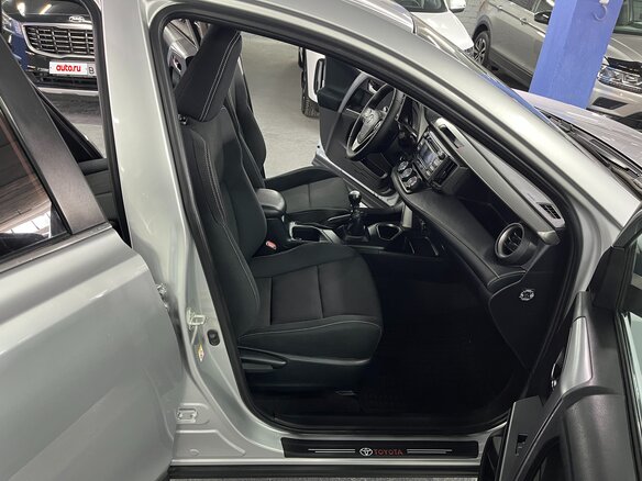 2018 Toyota RAV4 IV (XA40) Рестайлинг, серебристый, 2099000 рублей - вид 19