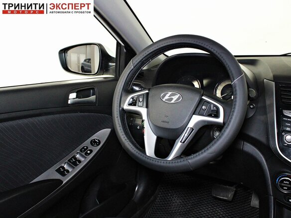 2015 Hyundai Solaris I Рестайлинг, белый, 985000 рублей - вид 12