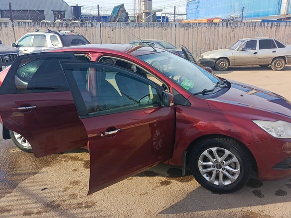 2008 Ford Focus II Рестайлинг, красный, 350000 рублей - вид 9