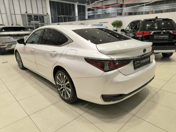 2020 Lexus ES 250 VII, белый, 4220000 рублей - вид 6