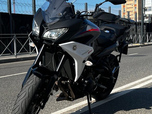 2018 Yamaha MT-09 Tracer (FJ-09), серый, 900000 рублей - вид 2