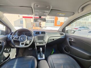 2018 Volkswagen Polo V Рестайлинг, коричневый, 1250000 рублей, вид 3