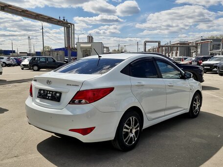 2015 Hyundai Solaris I Рестайлинг, белый, 909000 рублей, вид 2