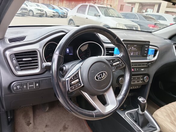 2019 Kia Ceed III, белый, 1900000 рублей - вид 10