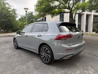 2021 Volkswagen Golf VIII, серый, 1560000 рублей, вид 4