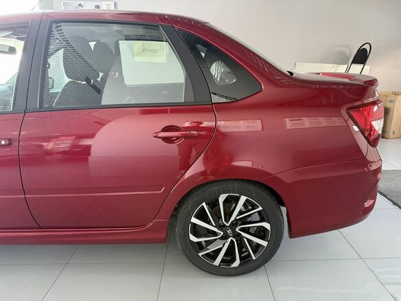 2025 Lada (ВАЗ) Granta Sport I Рестайлинг, красный, 1657000 рублей - вид 3