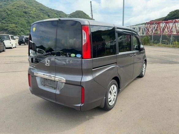 2016 Honda Stepwgn V, серый, 1270000 рублей - вид 3