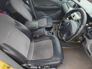 2001 Mitsubishi Airtrek I, жёлтый, 360000 рублей, вид 5