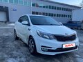 2017 Kia Rio III Рестайлинг, белый, 900000 рублей - вид 3