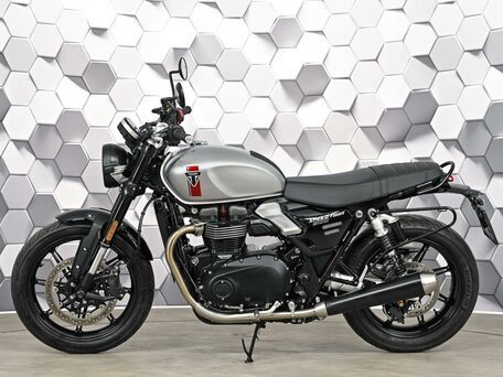 2025 Triumph Speed Twin, серебристый, 1099000 рублей, вид 4