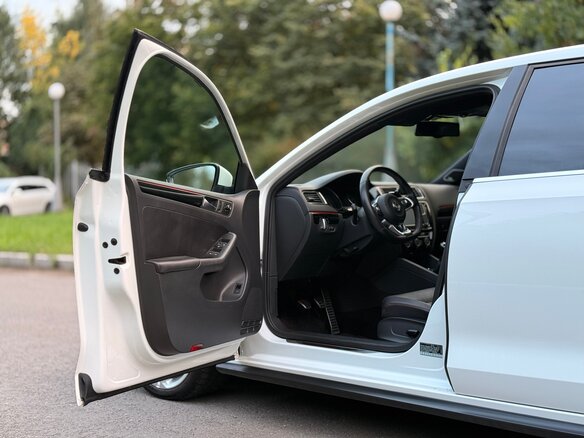 2015 Volkswagen Jetta GLI VI Рестайлинг, белый, 1650000 рублей - вид 9
