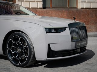 2026 Rolls-Royce Ghost Black Badge II Рестайлинг (Series II), серый, 58900000 рублей, вид 5