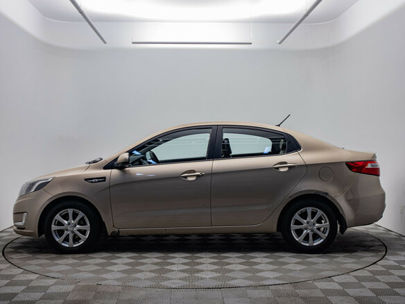 2013 Kia Rio 5-speed III, бежевый - вид 1