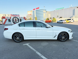 2022 BMW 5 серии 520i VII (G30/G31/G38) Рестайлинг, белый, 5300000 рублей, вид 2