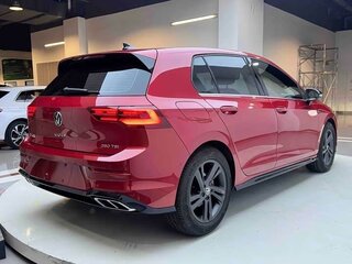 2022 Volkswagen Golf VIII, красный, 1920000 рублей, вид 4