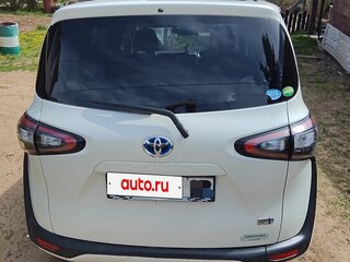 2017 Toyota Sienta II, белый, 1400000 рублей, вид 5